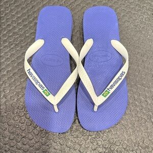 NWOT Havaianas size 41-42 flip flops white straps blue soles